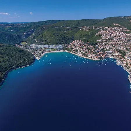 3 Bedroom Beautiful In Labin Apartmán