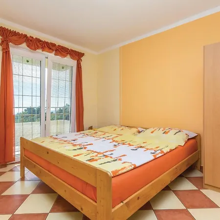 3 Bedroom Beautiful In Labin Apartment *