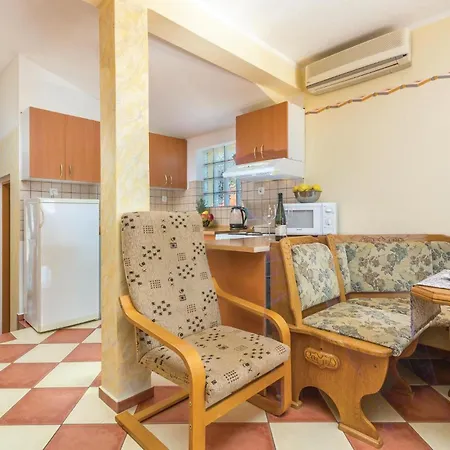3 Bedroom Beautiful In Labin Apartment