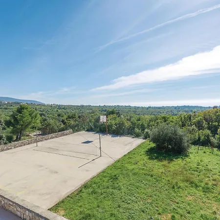 3 Bedroom Beautiful In Labin Apartment