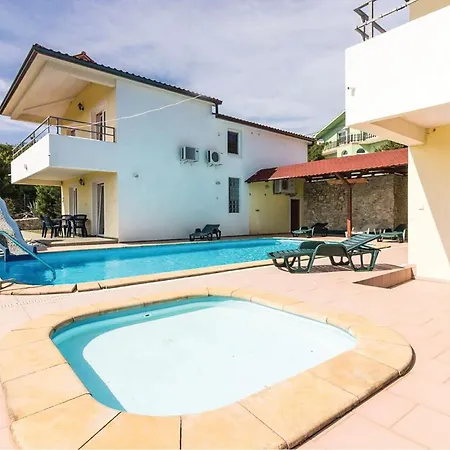 3 Bedroom Beautiful In Labin Apartment *