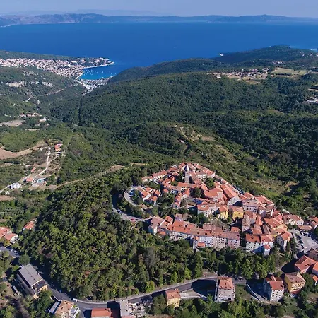 3 Bedroom Beautiful In Labin Apartment *